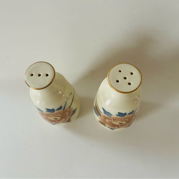 Floral Cream Ceramic Salt and Pepper Shakers Japan - Picture 3 of 11